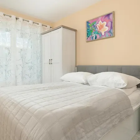 Apartment Azalia Marina Basen & Epapartamenty *